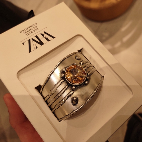 🪷ZARA glistening gem Cuff - Picture 2 of 6